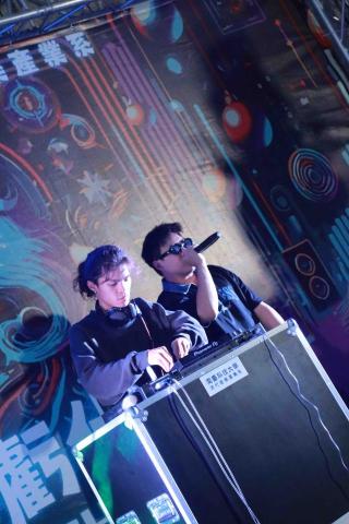 蔡博丞 - 擔任學校活動DJ