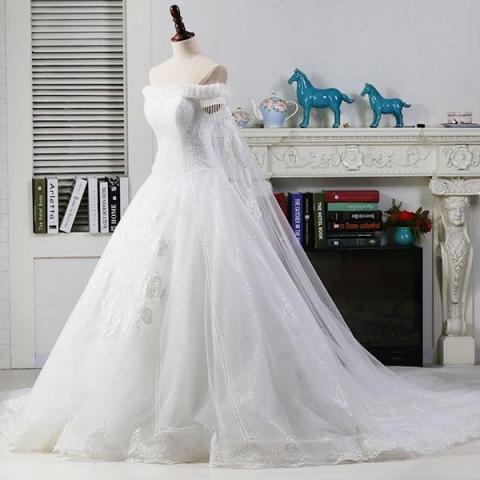 職業男女服飾設計有限公司 - 禮服租借