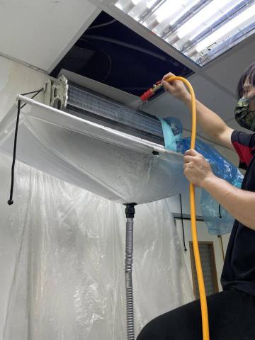 布丁冷氣洗凈 - 壁掛清洗分離式冷媒製冷蒸發器鋁鰭片，清洗風輪