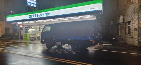 彼得搬-郭先生 - 3.5噸 有尾門 有帆布 需要的老闆們可找我哦！