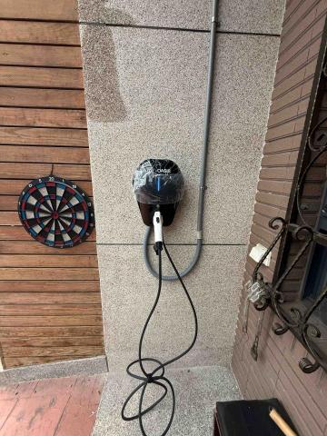 郭奕增 - 充電樁完成照