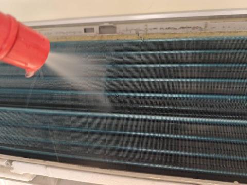 布丁冷氣洗凈 - 壁掛清洗冷媒製冷蒸發器鋁鰭片