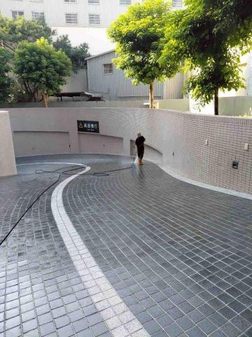 ¥道臨天下¥《環境居家清潔》「服務社」 - 地下車道清洗過程中