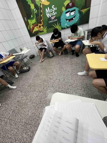 洪子堯 中正大學政治學系在校生 - 