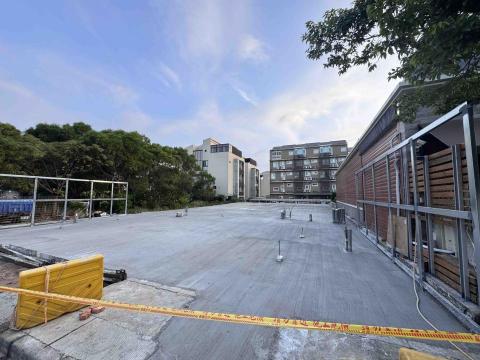 耀築企業社 社團：水泥地鋪設 - 充電樁停車場灌漿完成