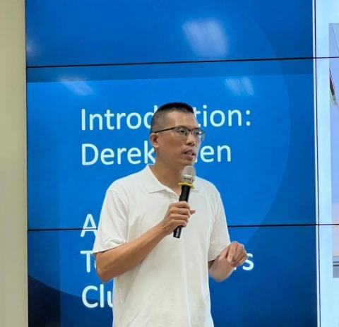 陳宥豪 - 在這場教學活動中，我指導學生學習 如何進行有效講評，包括從觀察演講內容、結構與表達，到提出具建設性的回饋建議。

我強調講評不只是指出問題，更要以鼓勵與啟發為核心，讓學生學會用正向、專業的方式提升他人的表現。
透過實際演練與即時指導，每位學員都有機會親自試講並練習回饋技巧，同時理解如何掌握節奏、語氣與措辭，讓建議既具洞察力又容易接受。

這不僅是技能的傳授，更是培養自信、責任感與表達影響力的過程。