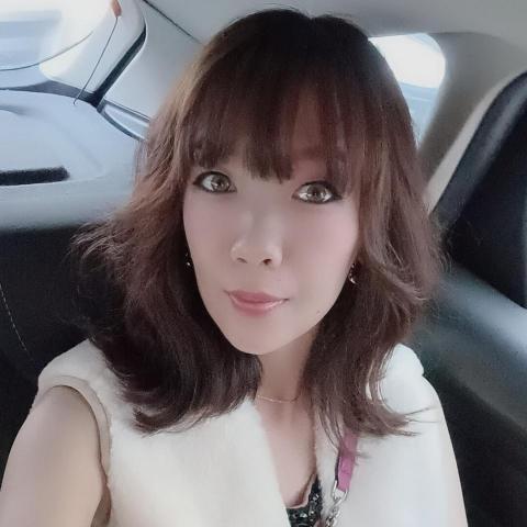 提供編髮包頭服務的專家許芹瑜