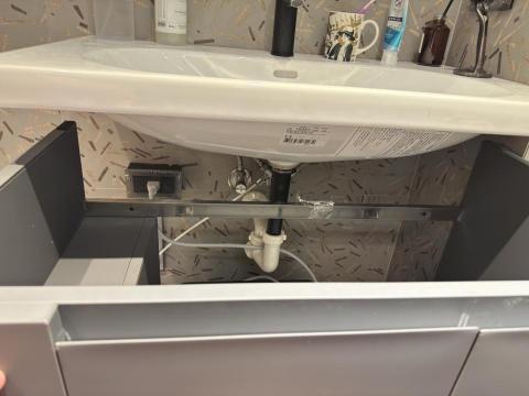 周文翔 - 浴櫃安裝上牆 周文翔 - 浴櫃安裝上牆