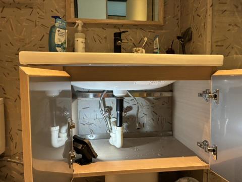 周文翔 - 浴櫃安裝上牆 周文翔 - 浴櫃安裝上牆