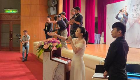 Ady - 中英雙語主持人 - 2025中華民國第六屆海外十大傑出青年頒獎典禮