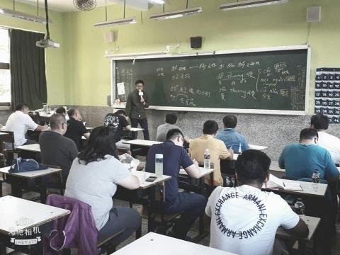 周佑昇 - 同學合租教室上課?