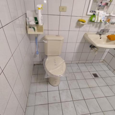 吳冠霖 - 馬桶更換