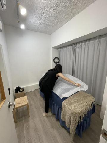 沐欣舒壓換顏撥筋工作坊 - 忠孝復興場地_頭臉眼撥筋_椅子+美容床