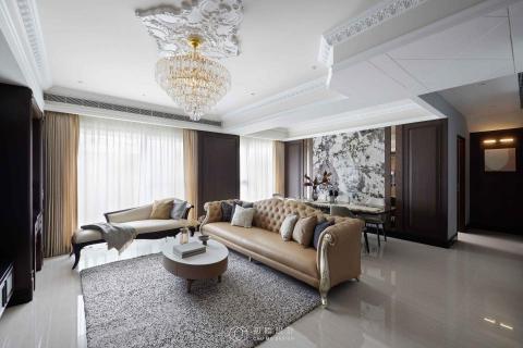 初睦設計 - 【尊榮雅韻與舒適並存的宅邸】
將古典語彙與現代元素融合，透過比例與細節的掌握，讓空間既具華麗質感，創造出低調奢華的氛圍，又符合當代生活需求，每個細節皆展現對生活的理解，不只是視覺上的美感，更是一種生活態度的展現，營造出溫潤高雅的氛圍，讓屋主在日常生活中，感受到尊貴、舒適與歸屬，體驗「家」的真正價值。