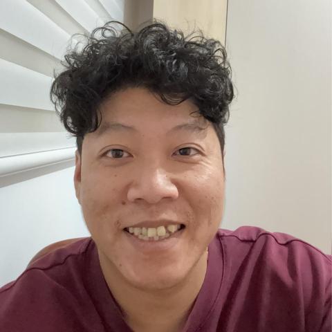 提供按摩機服務的專家黃珈壕