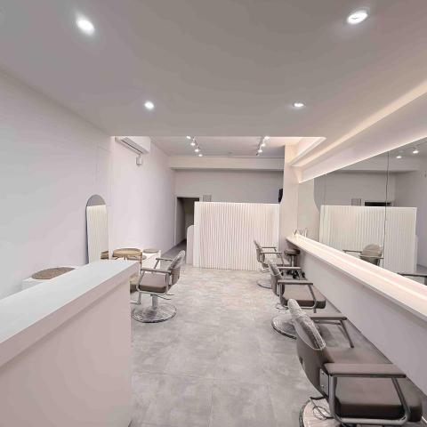 Reese - 我們想給你一個地方❤️
不用緊張、不用假裝，只要舒服地坐下，夜巢就會懂你。