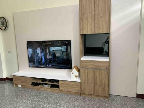 合隼室內裝修 - 電視牆 電箱門  現場一天完成（工廠預製）