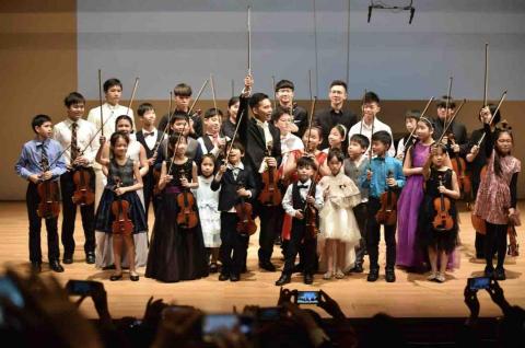 全國學生音樂比賽特優第一名指導教師/亞青樂團首席 - 成果發表會合照