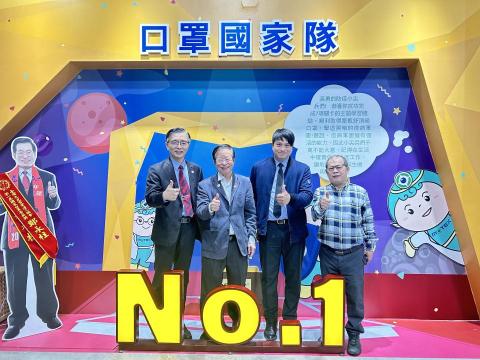 鄭又腆 - 偕同金屬中心前往華新醫材公司，執行產發署 AI 指引輔導診斷計畫。
本次輔導將聚焦於製造廠商的組織與生產流程分析，
透過以下關鍵面向進行階段性評估與診斷：
 1.自動化程度：現有生產流程是否涵蓋自動化技術應用。
 2.數位化發展：企業是否已導入數位管理與智能系統。
 3.智慧化轉型：生產與管理決策是否結合數據驅動的智慧應用。
 4.AI 能量評估：企業對於 AI 技術的導入現況與潛力。