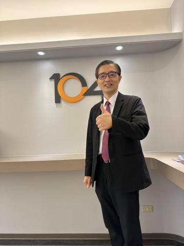 鄭又腆 - 2026年課程導覽出爐啦 104人資學院特聘講師——鄭又腆博士 帶來一系列企業最實戰的課程主題
104人資勞資特聘顧問講師-鄭又腆博士