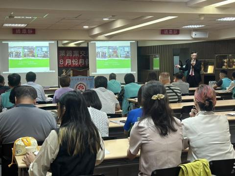 鄭又腆 - 受邀至嘉義市中小企業跨業交流協會演講回饋分享
 撰文者：鄭又腆博士
——企業人資勞資績效改善顧問｜勞資法務專家｜教育部部頒教授
受邀至 嘉義市中小企業跨業交流協會 與眾多企業先進齊聚一堂，是一份榮耀也是一種責任。
在這場交流中，我深刻感受到各位企業家、經理人對於 人資管理、勞資風險與永續經營 的重視與期待。
