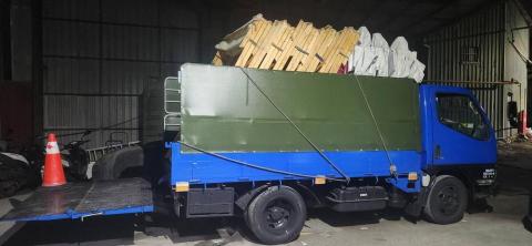 彼得搬-郭先生 - 市集帳篷與木架載運