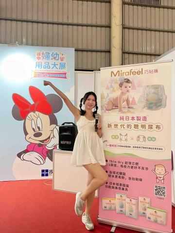 韓恩-醫學背景中英活動主持人 - 寶寶爬行大賽主持