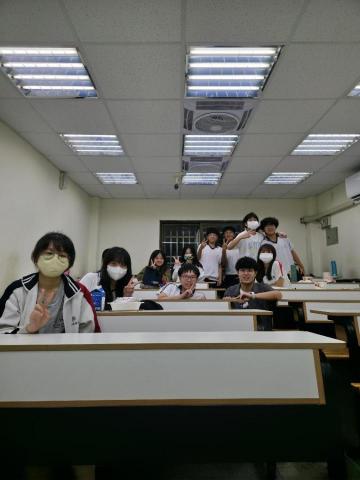 陳冠華 - 國中補習班輔導老師