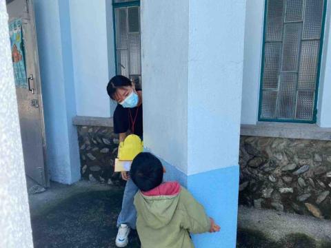 邱思璇 - 玩遊戲