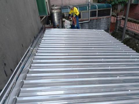 慧昇鐵皮屋工程行 - 八德永安街一樓蓋白鐵板 慧昇鐵皮屋工程行 - 八德永安街一樓蓋白鐵板