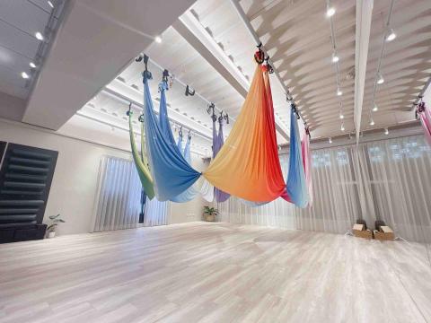 優閤瑜珈空間工作室 - 空中課程（永安本館）