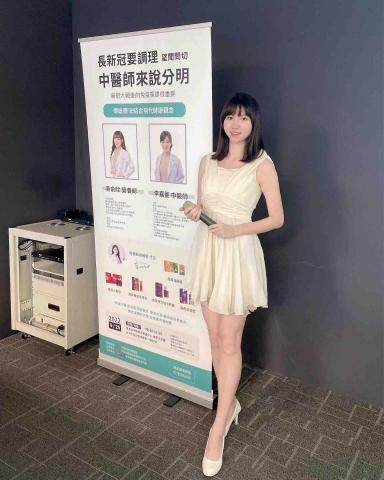 韓恩-醫學背景中英活動主持人 - 長新冠調理講座主持