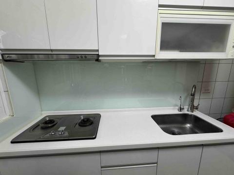 莊子緯 - 廚具烤漆玻璃
5mm強化烤白