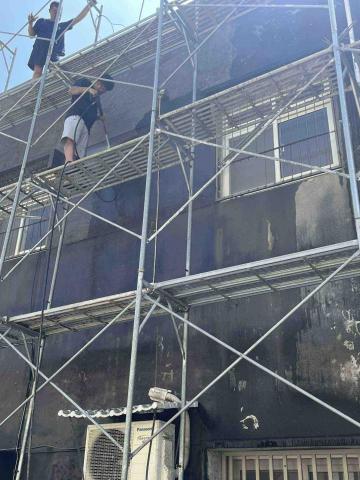 李小倩 - 外牆清洗防水