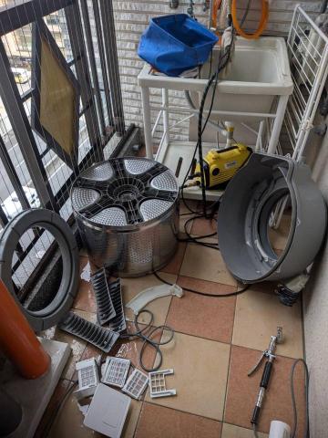 陳建諭 - 滾筒洗衣機清洗