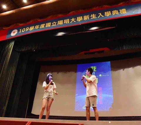 韓恩-醫學背景中英活動主持人 - 陽交大開學典禮