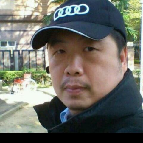 提供prada皮包服務的專家張先生