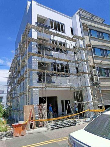 李小倩 - 苗栗老屋翻新防水仿岩