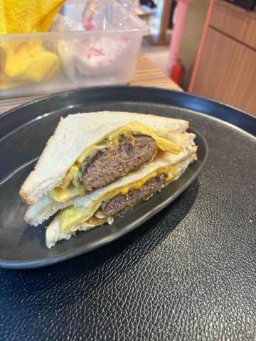 張日弘 - 漢堡排三明治