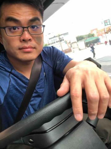 提供接送機服務的專家周宏科司機