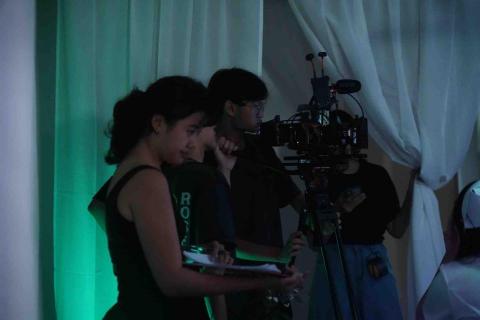 曹薇［影片拍攝剪輯、英語家教］ - 