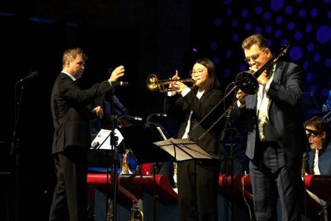 林佳穎 - 與Jan Molenaar bigband在教堂演出