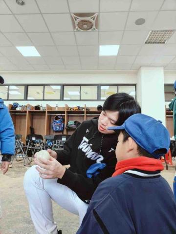 恩愷 - 隨社區球隊移地訓練