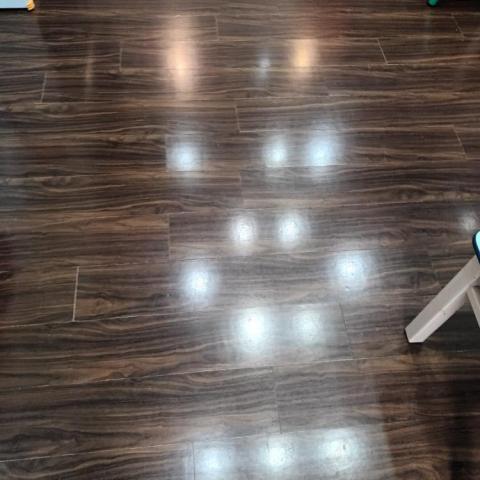 知足全方位居家清潔 - 地板經過清潔後光亮無比