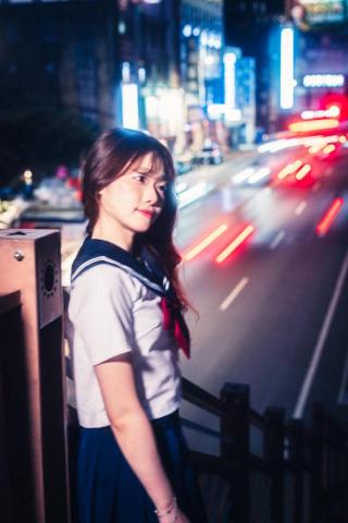 設計是我的專業，對於攝影有著非常大的熱情，希望可以為您們提供 - 人像攝影