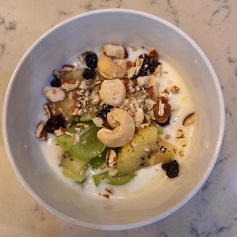 廖芸禾 - 單人份水果優格