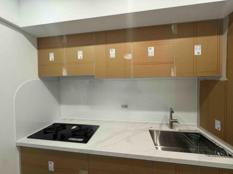 莊子緯 - 廚具玻璃
5mm優白玻璃烤白