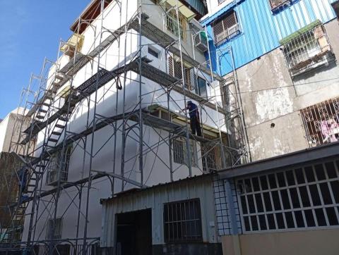 邑光防水隔熱工程 - 前鎮民宅外牆鷹架施工（施作中照片）