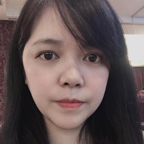 提供工作服訂做服務的專家張 小姐