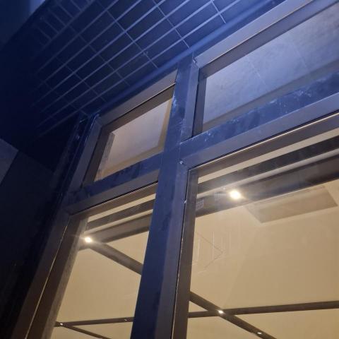 詠華工程有限公司 - 窗框，Dow 991